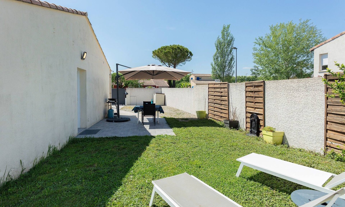 Saturargues Apartment | Studio Apartment 'Meublé À 25 Min Des Plages' with Private Terrace, Wi-Fi and Air Conditioning