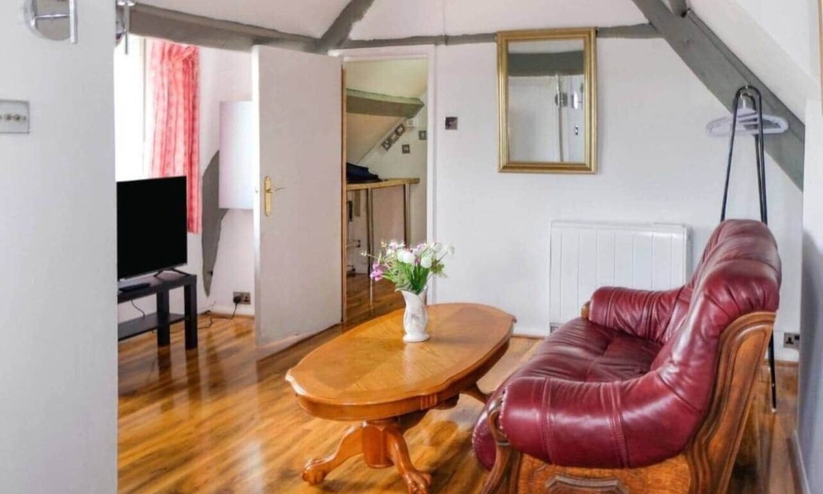 Melksham Apartment | Studio Apartment Melksham