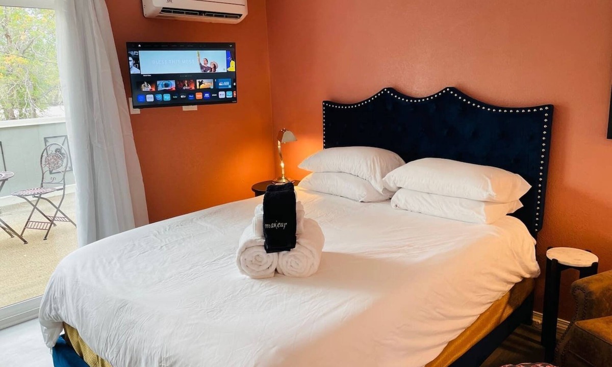 University Heights Apartment | Studio Apartment near UNM, several hospitals and Nob Hill.