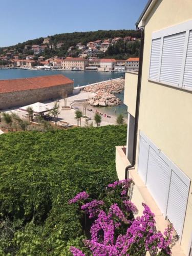 Island Hvar Apartment | studio apartment near the beach-Ilda Radonic