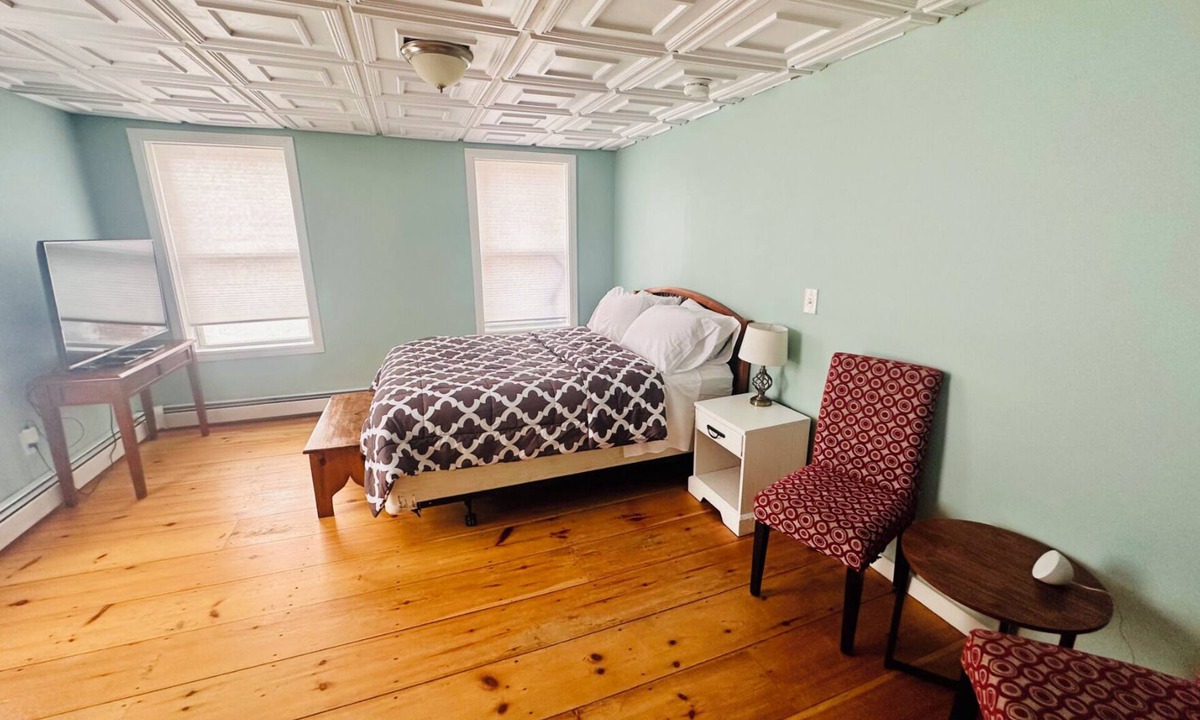 West Bayside Apartment | Studio Apartment near downtown Walkable!