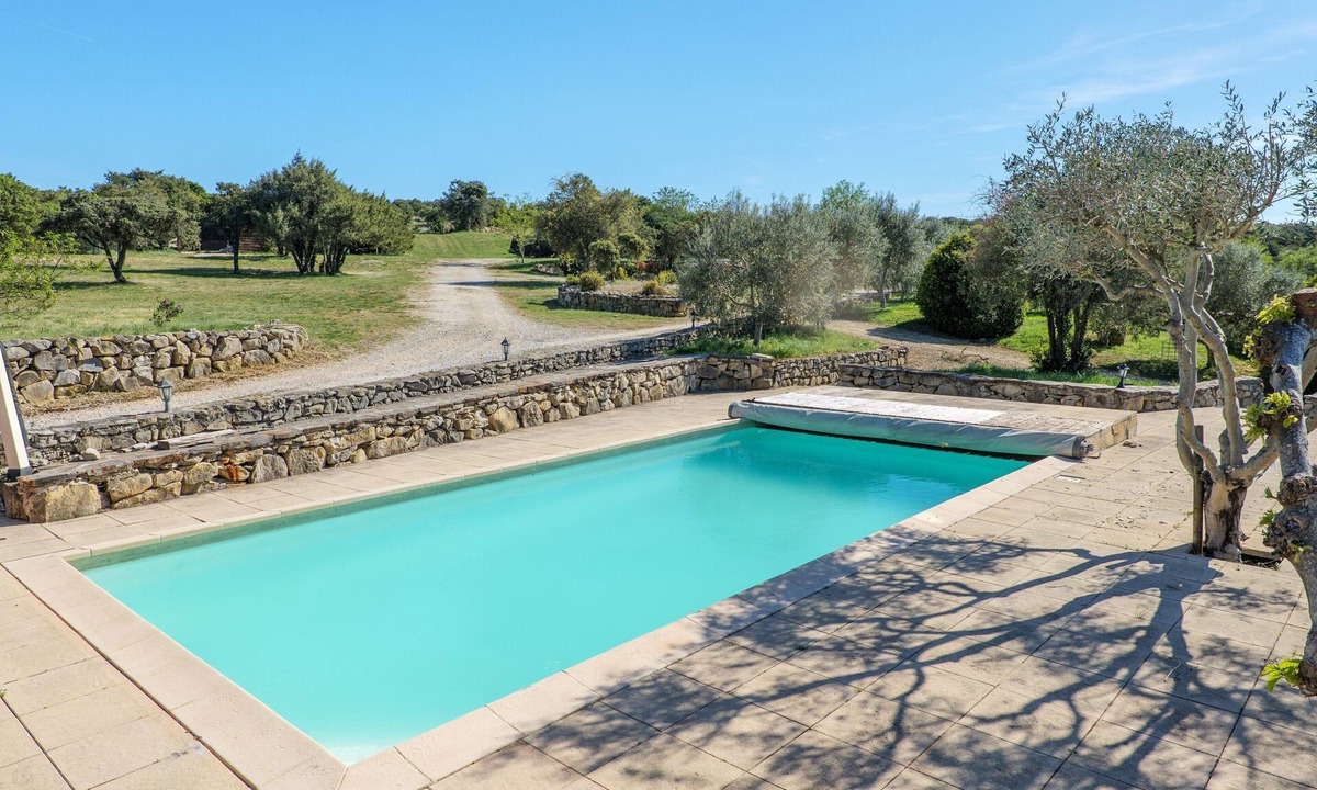 Saint-Remeze Apartment | Studio Apartment 'Proche Gorges De L'Ardeche' with Shared Pool, Wi-Fi and Air Conditioning