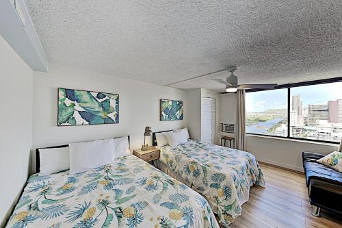 McCully - Moiliili Apartment | Studio Apartment