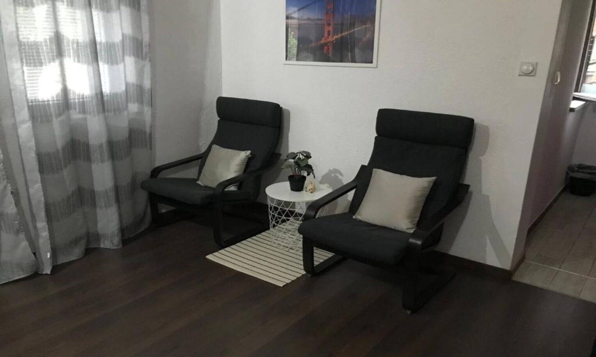 Rakovica Apartment | Studio Apartment with Terrace and Pool