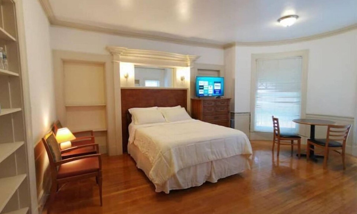 Worcester Apartment | Studio Apt walk to MCPHS, WPI, St Vincent Hospital