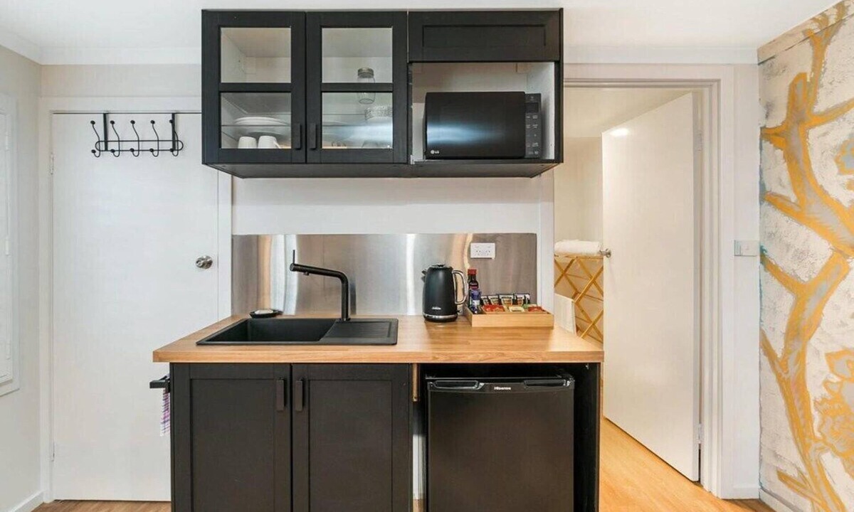 Daylesford Apartment | Studio Art on Duke Su