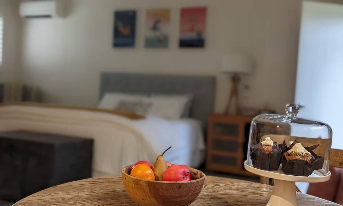 Beechworth Apartment | Studio at Beechworth next to the forest. Pet friendly but please let us know. n.