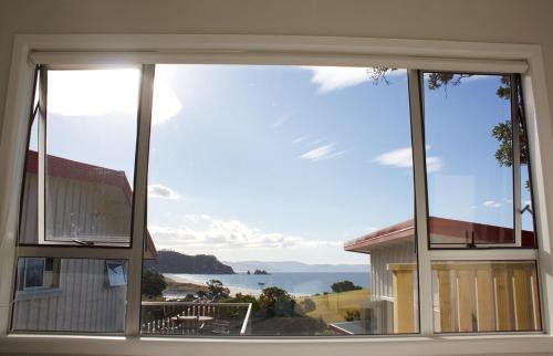 Opito Bay House | Studio at Otama Beach -Pohutakawa