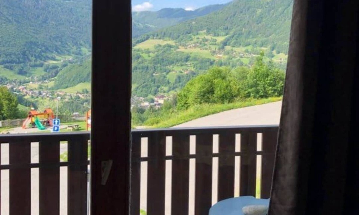 Saint-Jean-dʼAulps Apartment | Studio at the Foot of the Slopes – Mountain View