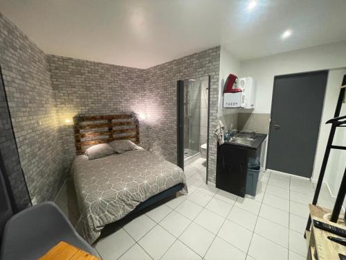 Calais Apartment | Studio au coin d’la rue