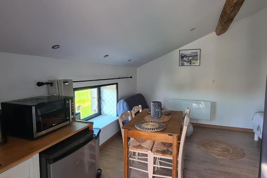 Sainte-Ouenne Apartment | Studio au milieu des animaux