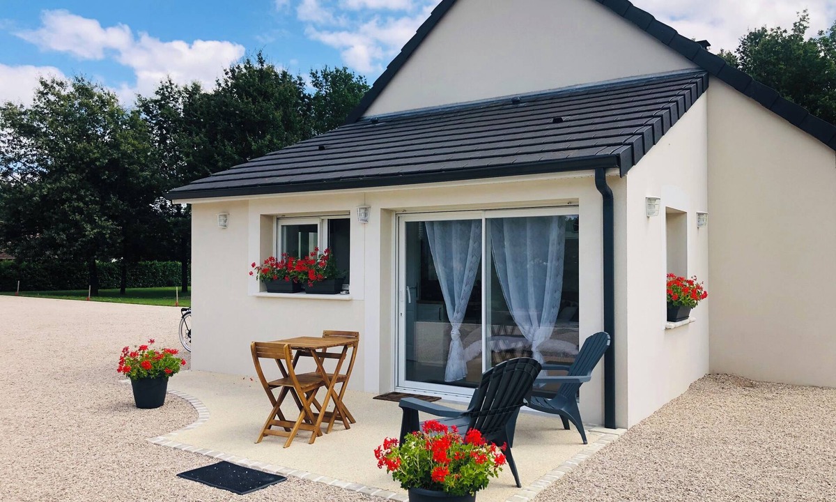 Villefranche-sur-Cher Apartment | Studio Au Number 10, free breakfast basket