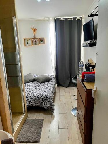 16th Arrondissement Apartment | Studio au pied de la TOUR EIFFEL