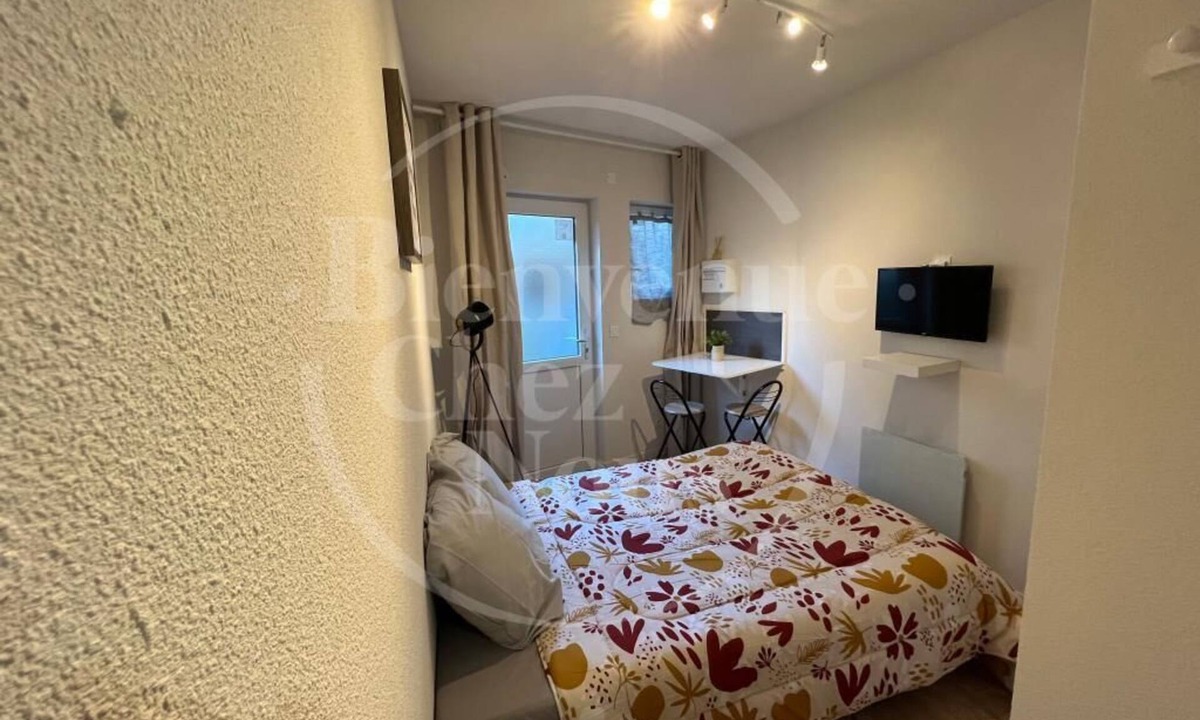 Vallieres Apartment | Studio, Av. Marx Dormoy, fully equipped. (B)