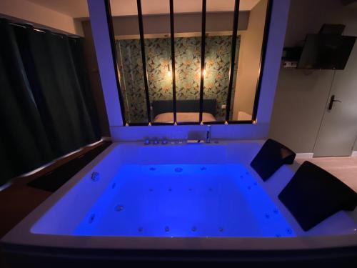 Quartier Vieux Marche-Cathedrale Apartment | Studio avec baignoire balnéo centre de Rouen - 040