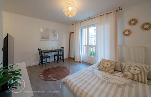 Chambery Apartment | Studio avec balcon, centre-ville et ascenseur