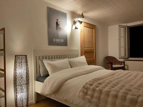 Noreaz Apartment | Studio avec bureau