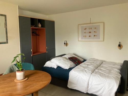 Agon-Coutainville Apartment | Studio avec jardin