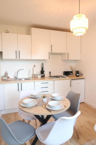 8th Arrondissement Apartment | Studio avec parking privé à 8 min du tram