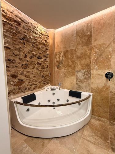 Bonnelles Apartment | Studio avec spa et balnéothérapie