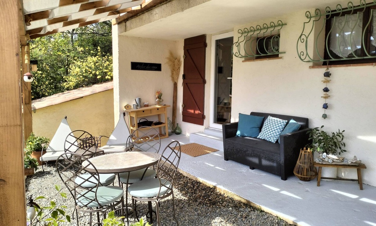 Hyeres Apartment | Studio Avec Terrasse au Calme