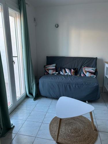 Llupia Apartment | Studio avec terrasse calme et ensoleillée