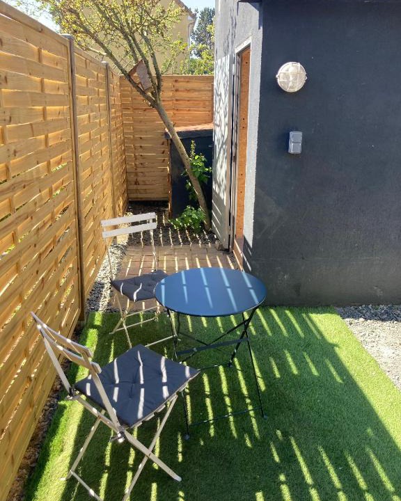 Heuze - Saint-Georges Apartment | Studio avec terrasse et parking au Mans