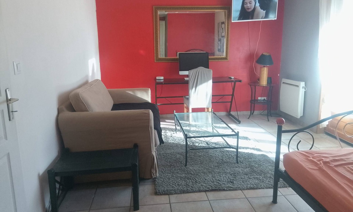 Cranves-Sales Apartment | Studio Avec Vaste Jardin