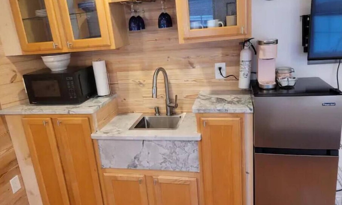 Historic Hill Apartment | Studio B, downtown studio apartment with parking