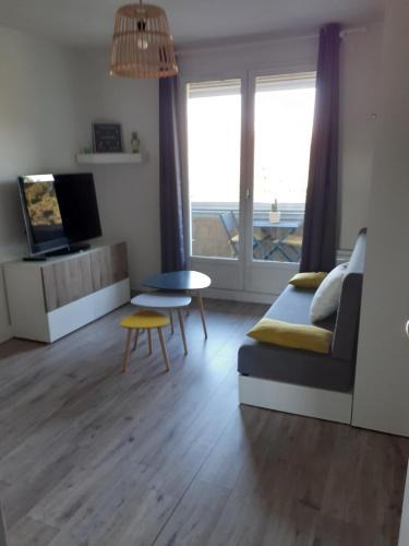 Anatole France Apartment | Studio Balcon Proche Hypercentre de Narbonne