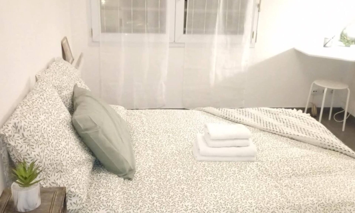 Pilotiere Apartment | Studio Bd Jules Verne well located easy access Centre -Transport & commerce