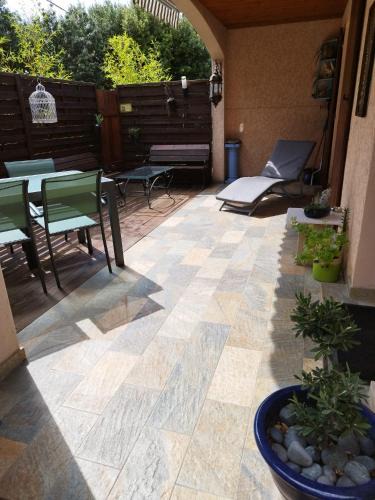 Brouzet-les-Ales Apartment | Studio Bouquet