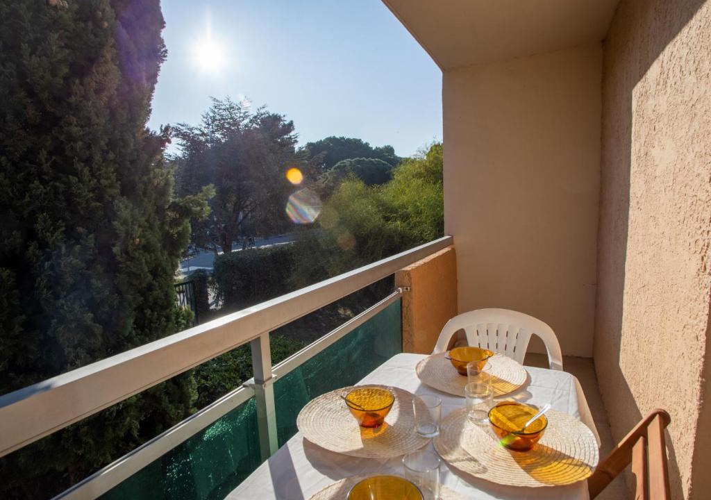 La Faviere Apartment | Studio Côte d'Azur-5 by Interhome
