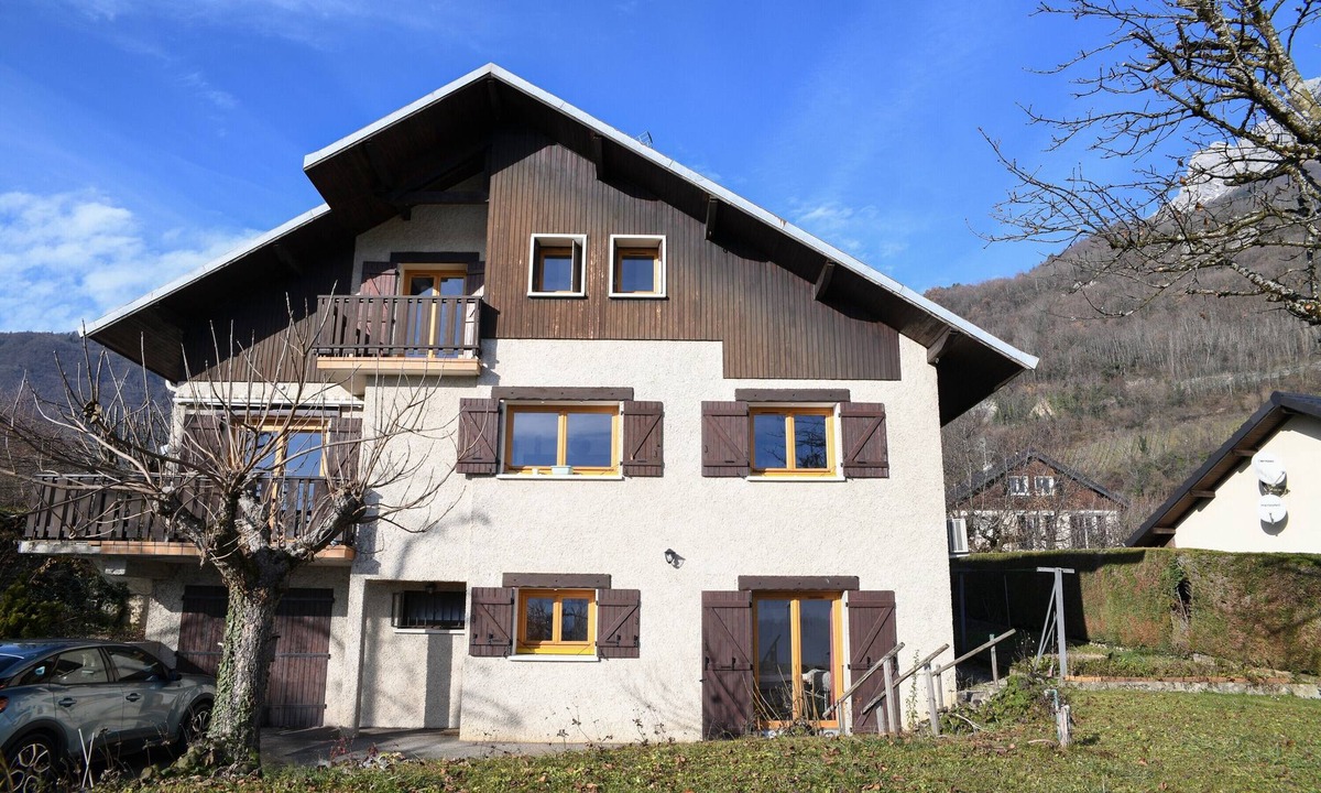 Saint-Pierre-d'Albigny Ski Chalet | Studio "Chez l’habitant" with Mountain View