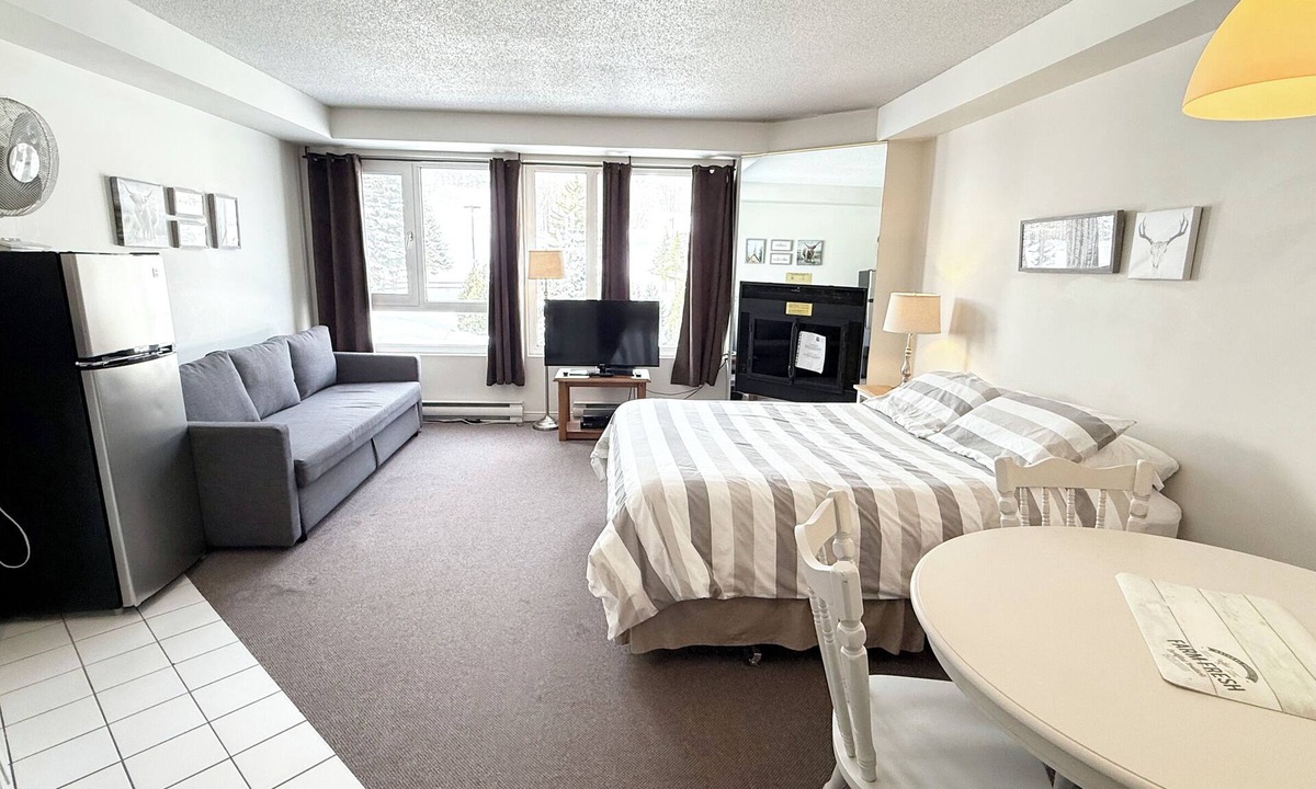 Saint Ferreol les Neiges Apartment | Studio at the base of Mont-Sainte-Anne