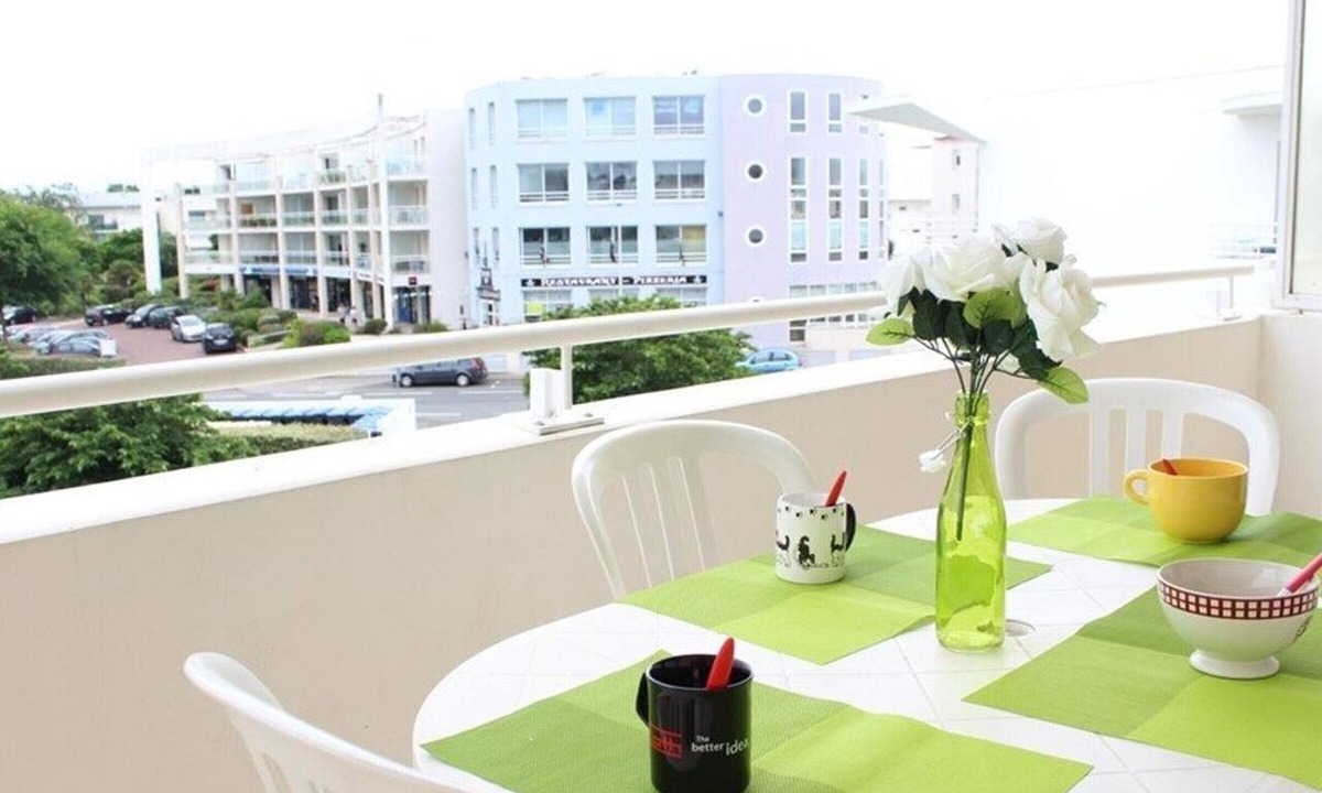 La Rochelle Apartment | Studio cabin 4 pers La Rochelle with balcony, parking