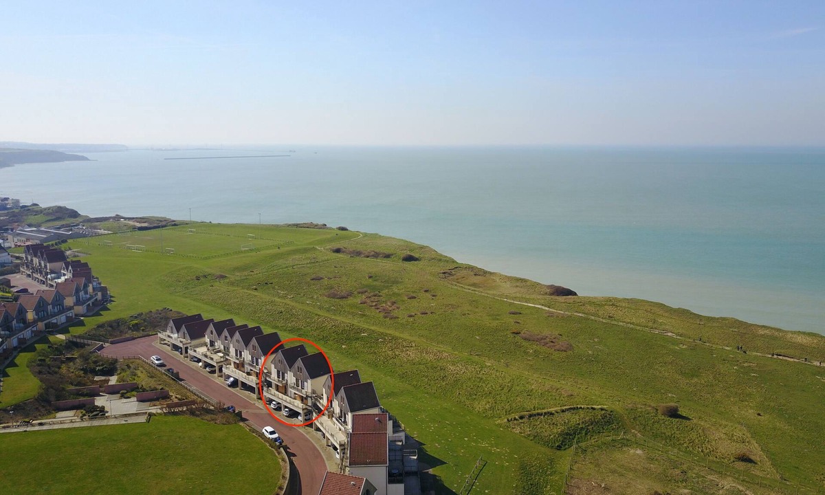 Wimereux Apartment | Studio cabin (45) - sea view & WIFI - Fully renovated