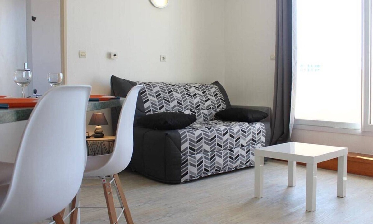La Rochelle Apartment | Studio Cabin La Rochelle with Balcony and Private Parking
