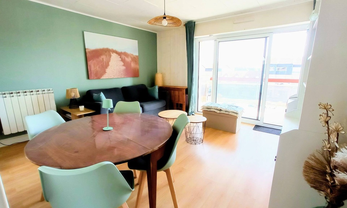 Sainte-Cecile-Plage Apartment | Studio cabin, sleeps 4, on the Sainte Cécile esplanade