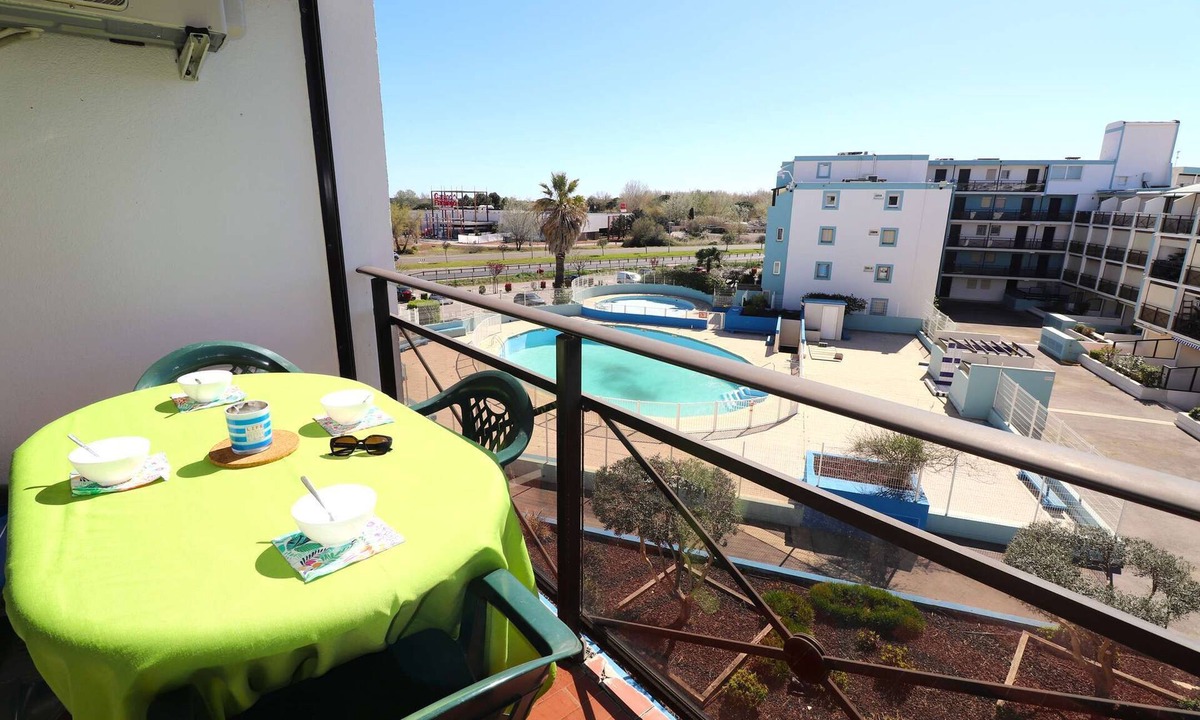 Le Grau-Du-Roi Apartment | Studio cabin swimming pool parking air conditioning 700m beach 150m from shops