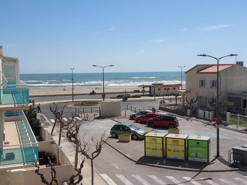 Narbonne-Plage Apartment | Studio cabine à 20m de la plage avec balcon et parking à Narbonne-Plage - FR-1-409-140