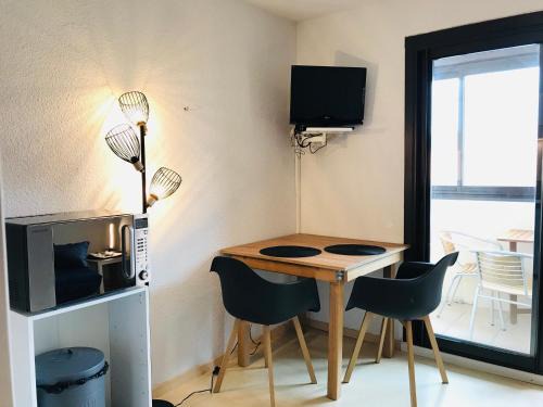 Argeles Plage Apartment | Studio Cabine à 400m Plage avec Piscine, Parking Privé, Proche Commerces à Argelès-sur-Mer - FR-1-776-16