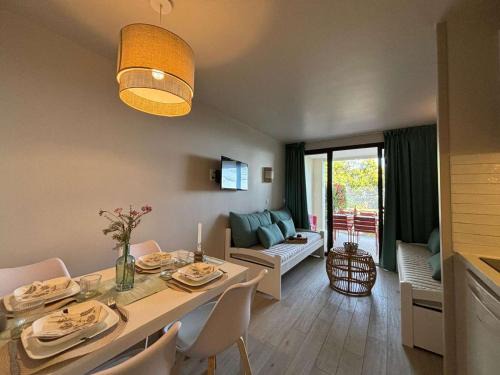 La Croix des Gardes Apartment | Studio cabine 5 personnes avec piscine et parking, Cannes la Bocca - FR-1-609-100