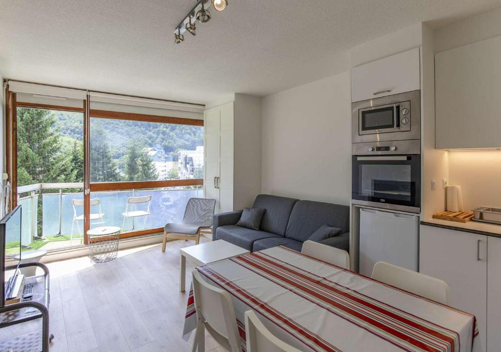 Eaux-Bonnes Apartment | Studio cabine 6 pers, pistes à proximité, balcon, cave à skis, cuisine équipée - FR-1-400-110