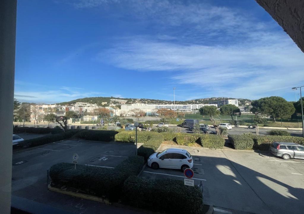 Sete Apartment | Studio cabine avec loggia vitrée, à 100m de la plage, proche commerces et activités à Sète - FR-1-338-492