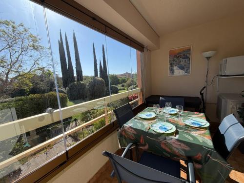 Miramar Apartment | Studio Cabine en Front de Mer - Plage de l'Argentière, La Londe-les-Maures