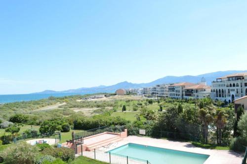 Saint-Cyprien Plage Apartment | studio cabine piscine front de mer saint cyprien sud sc490-085