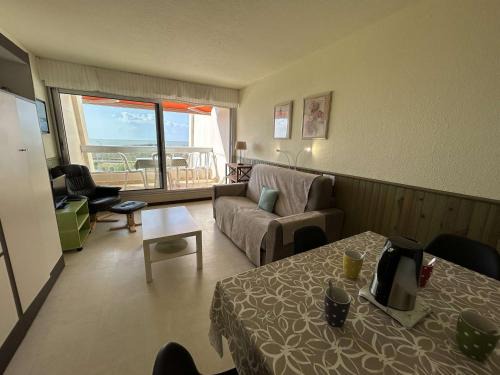 Saint-Jean-de-Monts Apartment | Studio cabine 4 pers avec balcon, parking et animaux admis à 50m de la plage - FR-1-224C-142