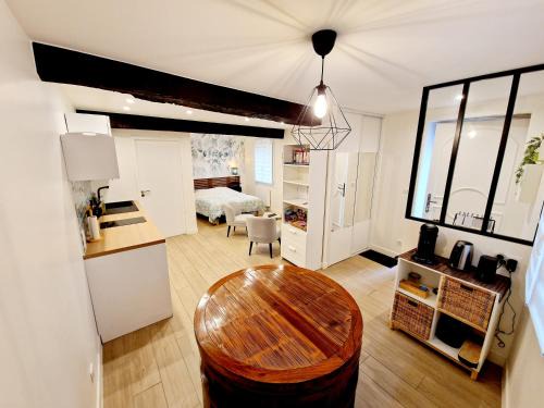 Cailloux-sur-Fontaines Apartment | Studio Calme & Connecté Près de Lyon