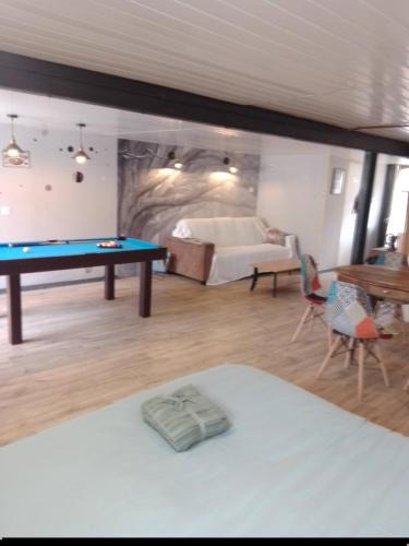 Saint-Priest Apartment | Studio calme avec billard